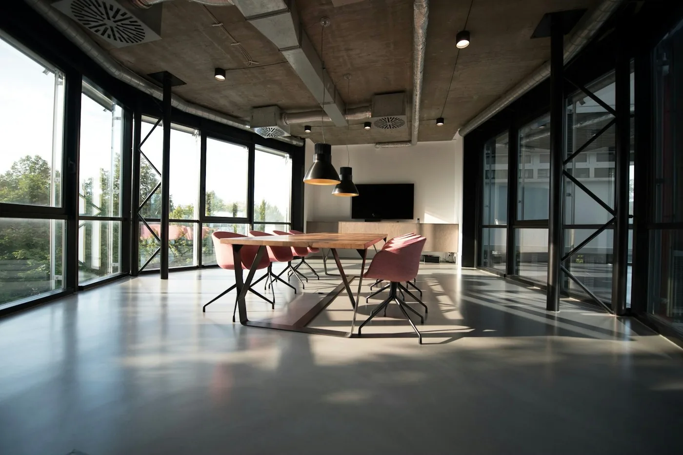 Bail commercial&nbsp;: les clauses essentielles à analyser avant un investissement immobilier