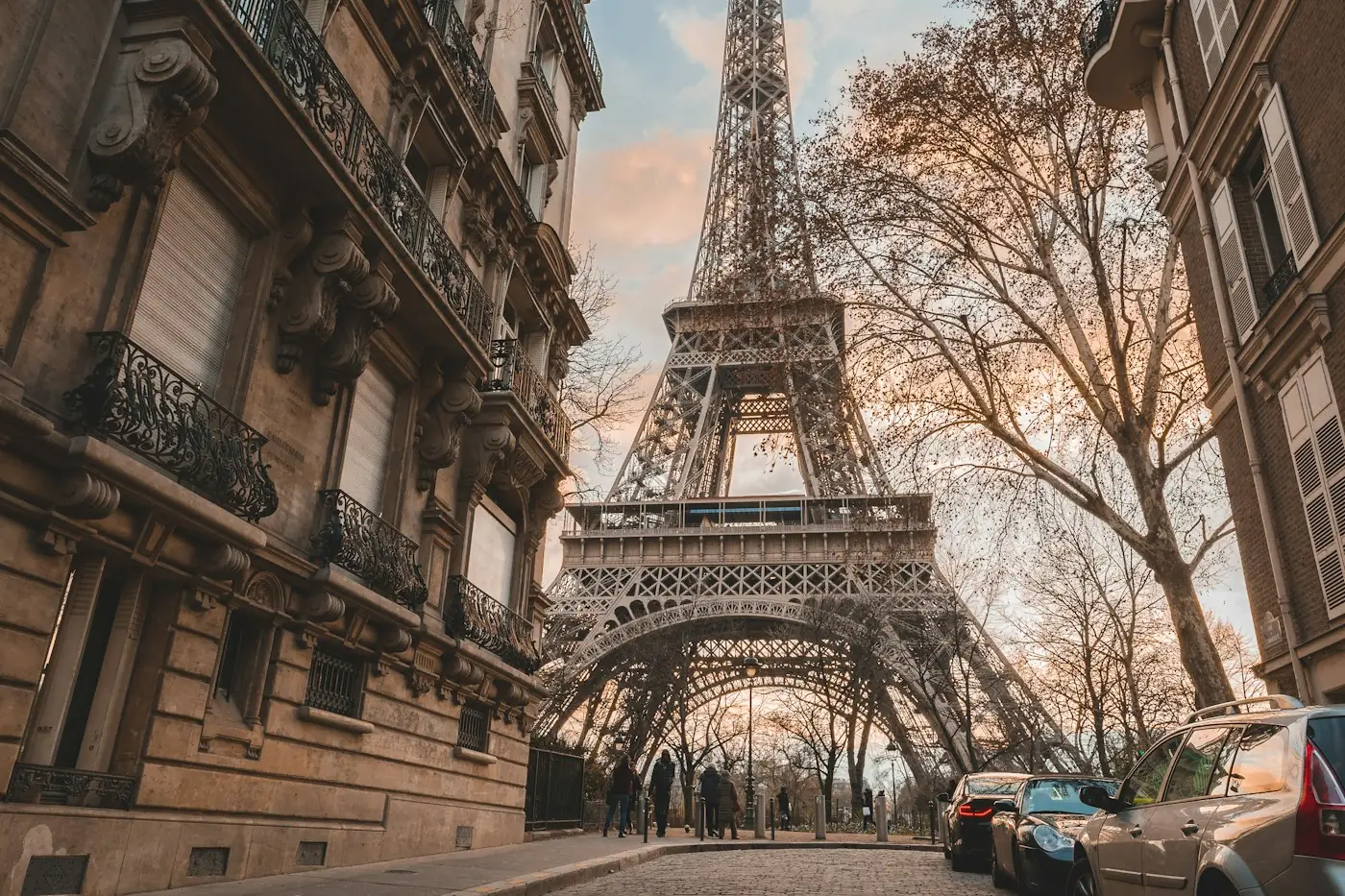 Buying an hôtel particulier in Paris: price, scarcity, constraints and wealth strategy